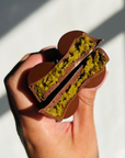 Relleno cremoso de pistacho en la barra viral de Dubai