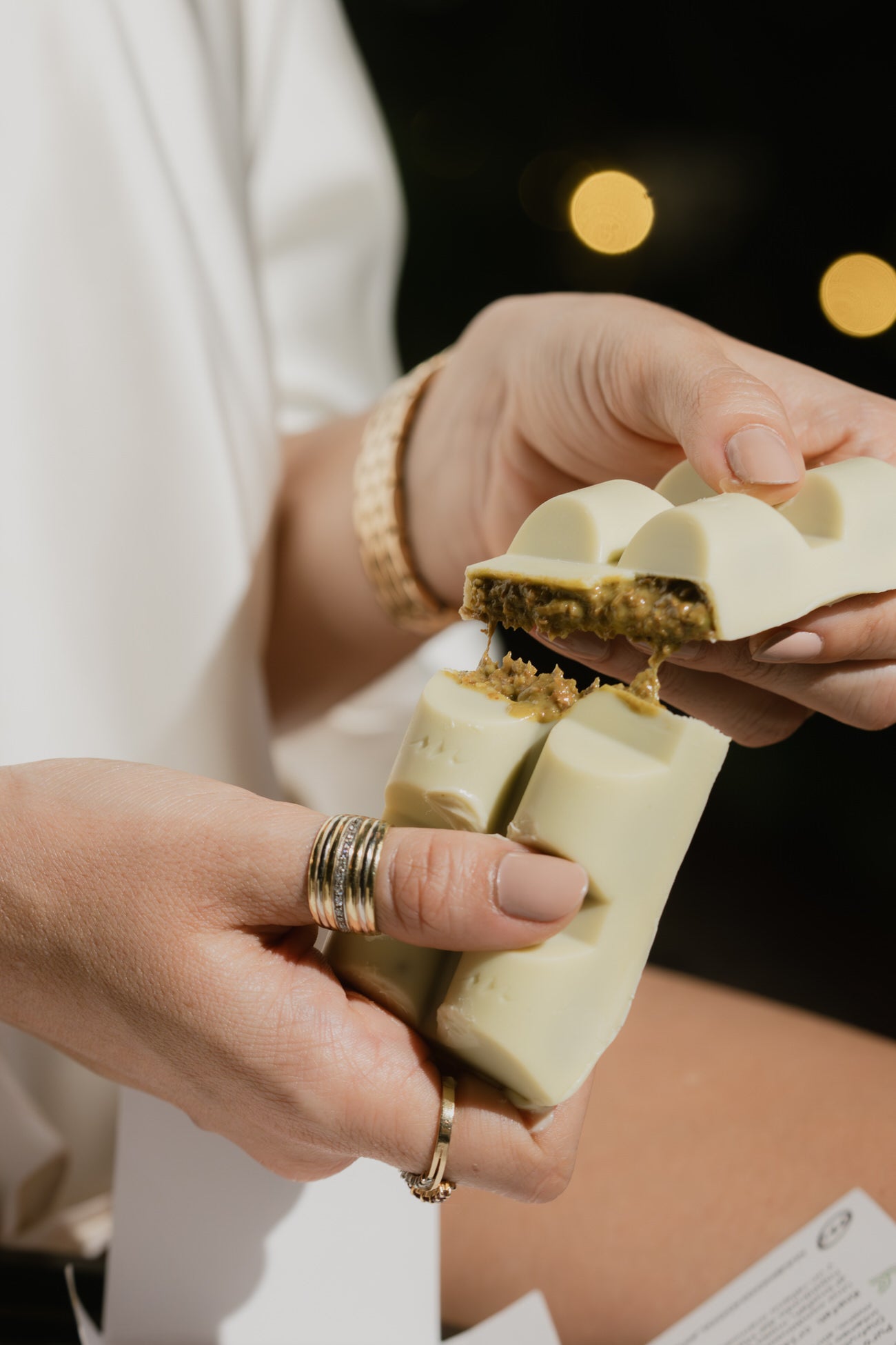 barra de dubai provocativa en chocolate blanco